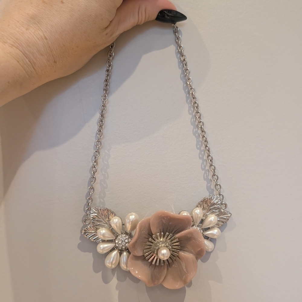 Elegant Silver and Pink Floral Necklace